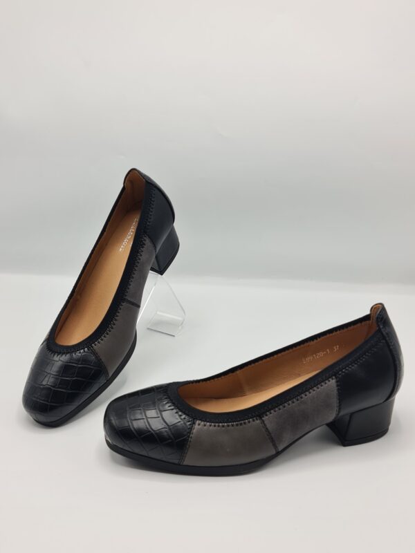 2025/06/1000022504-1-scaled.jpg escarpins original espagnol